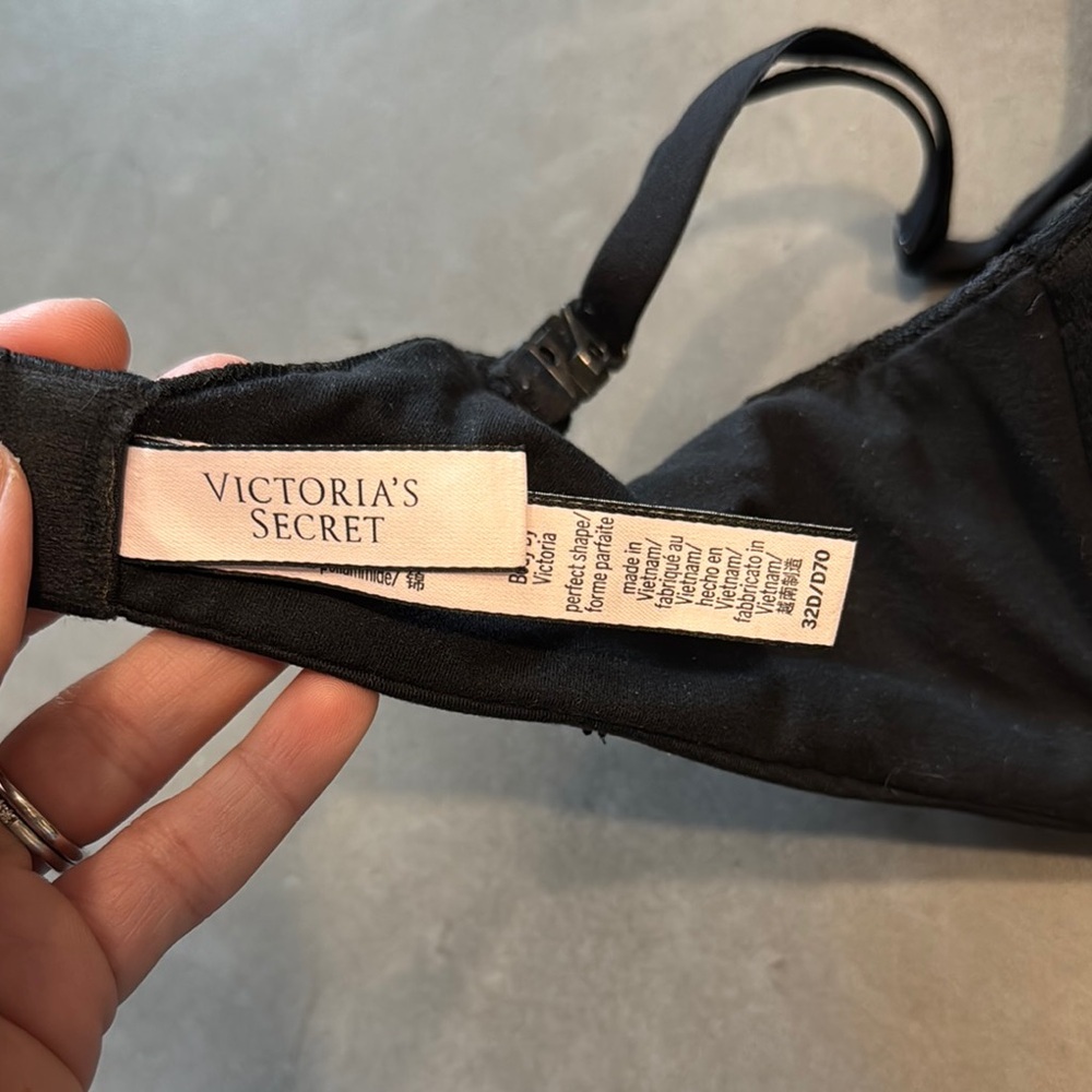 Victoria's Secret Perfect Shape Push Up Smooth Bra - Picture 3 of 4